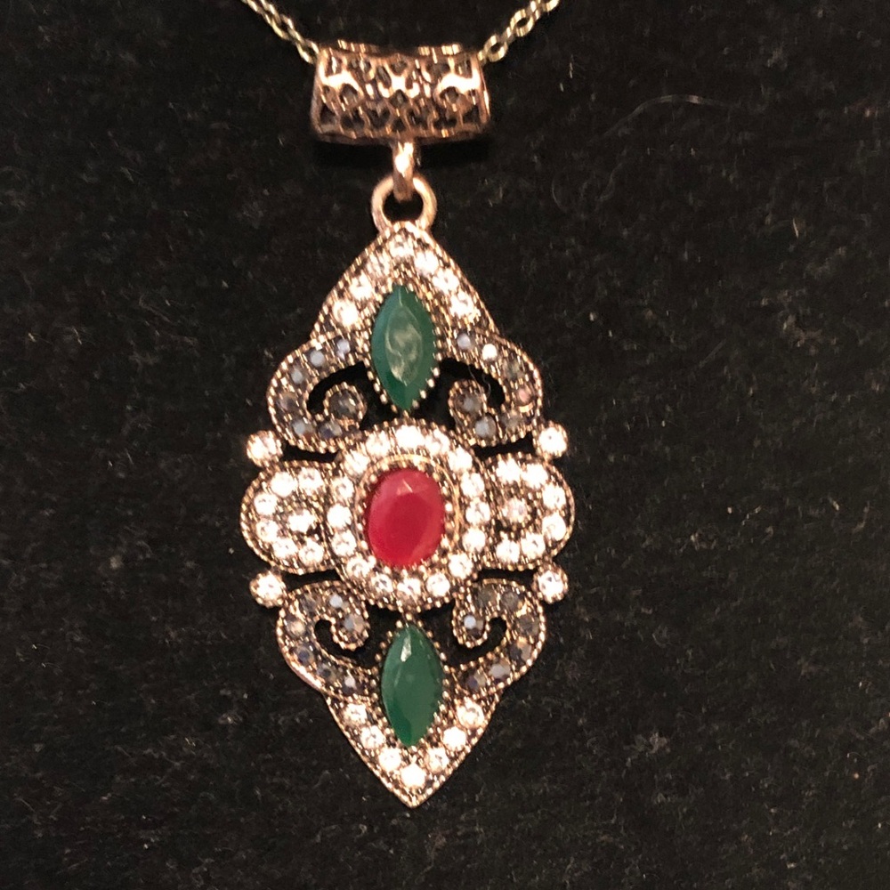 Elegant Red and Green Pendant Necklace